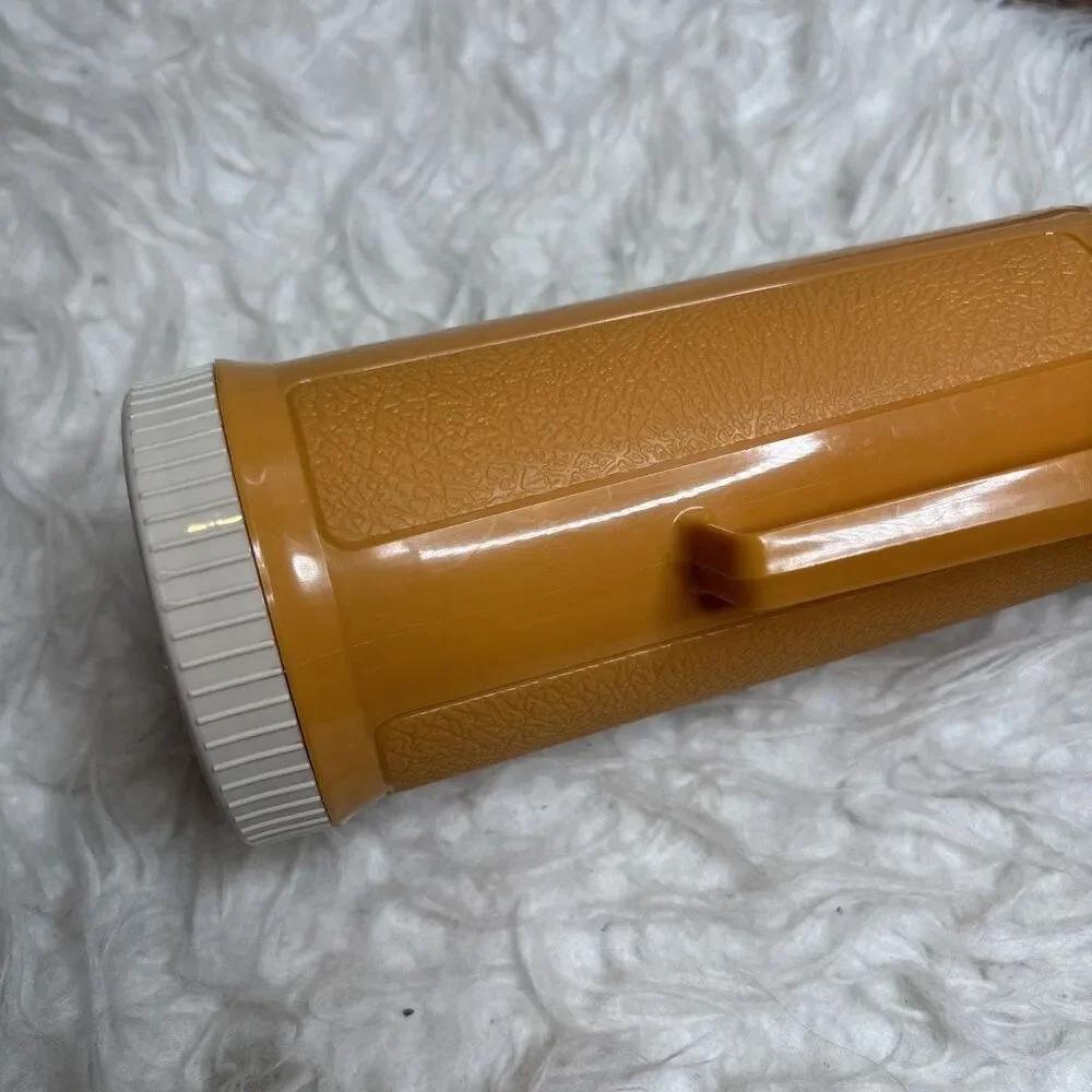 Vintage Thermos King Seeley Vacuum Bottle Harvest Gold / Beige Holds 16 oz CLEAN